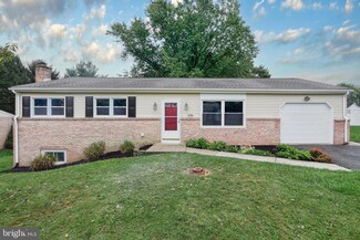 129 Holly Dr, Mechanicsburg, PA 17055