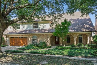 4705 Chateau Dr, Metairie, LA 70002