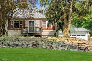 202 Pleasant Run Rd, Neshanic Station, NJ 08853