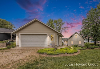 2585 Mayo Dr, Fremont, MI 49412