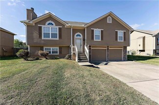 524 Chardonnay Ave, Raymore, MO 64083