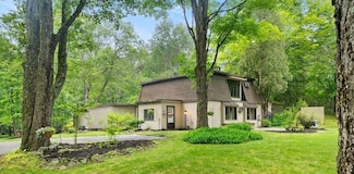 2 Little Hook Rd, Lee, NH 03861