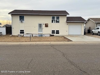 1675 4th Ave E, Dickinson, ND 58601