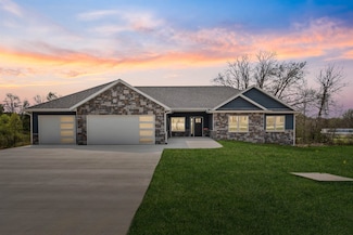 17373 Dayflower St, Dubuque, IA 52001