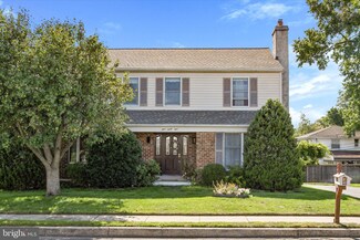 949 Greenhouse Ln, Secane, PA 19018