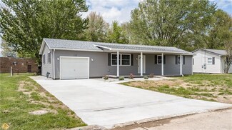 125 S Maple Dr, Mineral Wells, WV 26150
