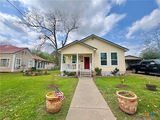 319 Smith St, Gonzales, TX 78629