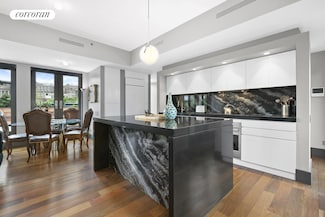 327 W 22nd St Unit 8, New York, NY 10011