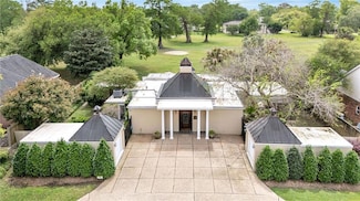 140 Meadowbrook Dr, Gretna, LA 70056