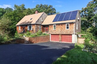69 Lura Ln, Waltham, MA 02451