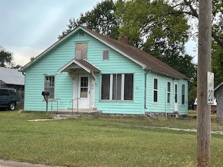 611 N 7th St, Fredonia, KS 66736