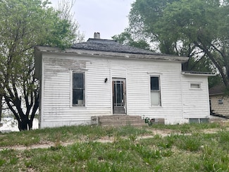 516 Arapahoe St, Benkelman, NE 69021