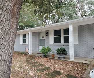 50 Junior Dr, Shalimar, FL 32579