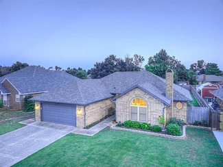 1320 von Elm Place, Yukon, OK 73099