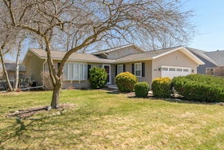 1301 Blue Dahlia Rd, Oconomowoc, WI 53066