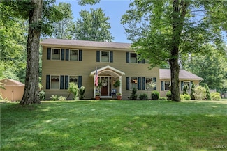 5 Family Cir, Lee Center, NY 13363
