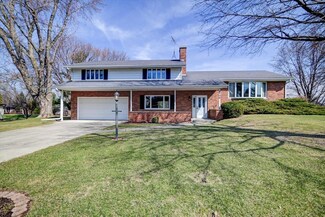 2748 Hilltop Dr, Sun Prairie, WI 53590