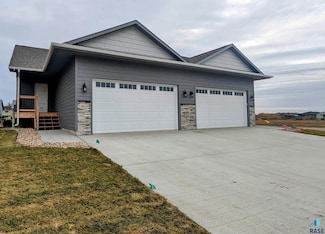 3903 S Caballo Ct, Sioux Falls, SD 57106