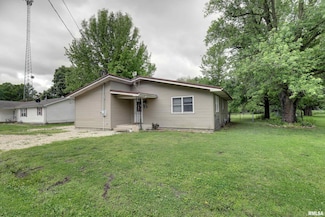 305 E Clay St, Pleasant Hill, IL 62366
