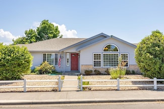 1401 Diamond St, Medford, OR 97501
