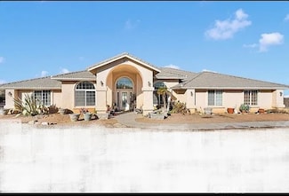 9098 Rattlesnake Rd, Phelan, CA 92371