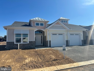 710 Sandalwood Cir, Chambersburg, PA 17202
