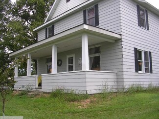 21594 320th St, Le Center, MN 56057