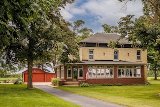 N8833 Pickeral Lake Rd, East Troy, WI 53120