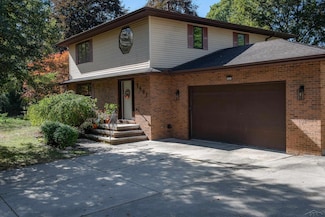 5407 Wanetah Dr, Midland, MI 48640