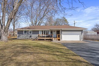 7119 W Palmer Lake Cir, Minneapolis, MN 55429