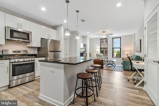 444 W Broad St Unit 401, Falls Church, VA 22046