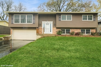 702 W Burning Tree Ln, Arlington Heights, IL 60004