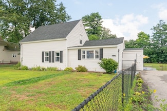 22 Leighton St, Pepperell, MA 01463