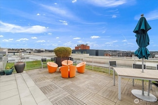 1760 NW 56th St Unit 221, Seattle, WA 98107