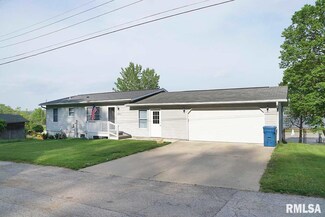 1221 N 2nd St, Le Claire, IA 52753