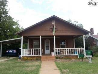 203 W Highland Ave, Electra, TX 76360