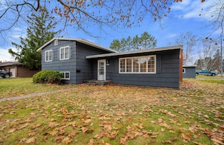 905 SW 4th Ave, Grand Rapids, MN 55744