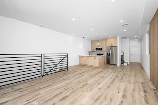 14523 Weddington St, Los Angeles, CA 91411
