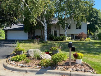 11311 W River Hills Dr, Burnsville, MN 55337