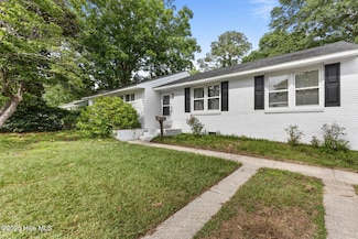 608 Henderson Dr, Jacksonville, NC 28540