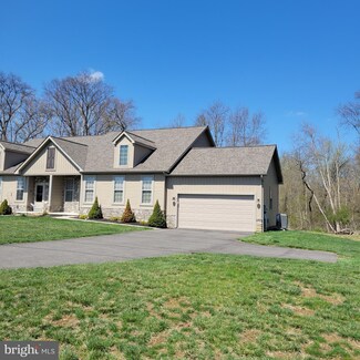 903 Quail Run Dr, Waynesboro, PA 17268