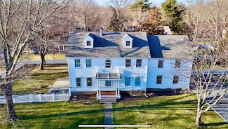 17 Mosher Dr, Barrington, RI 02806