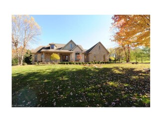 4840 Nobles Pond Dr NW, Canton, OH 44718