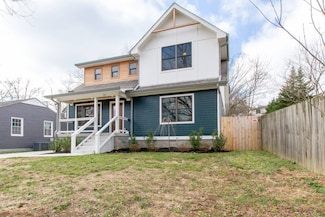 702 Village Ct, Nashville, TN 37206