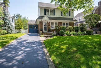 15 Jefferson St, Garden City, NY 11530