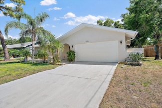 3370 Harbor Lake Dr, Largo, FL 33770