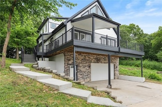 85 Lake Shore Dr, Lees Summit, MO 64086
