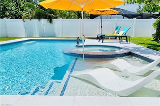 564 107th Ave N, Naples, FL 34108
