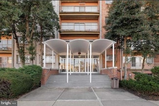 431 N Armistead St Unit 502, Alexandria, VA 22312