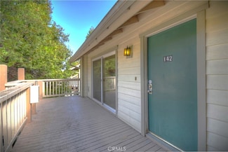 142 Rockledge Ln, Lake Arrowhead, CA 92352